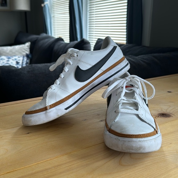 Nike court side - youth size 5.5 (women’s size 7) - Picture 1 of 3